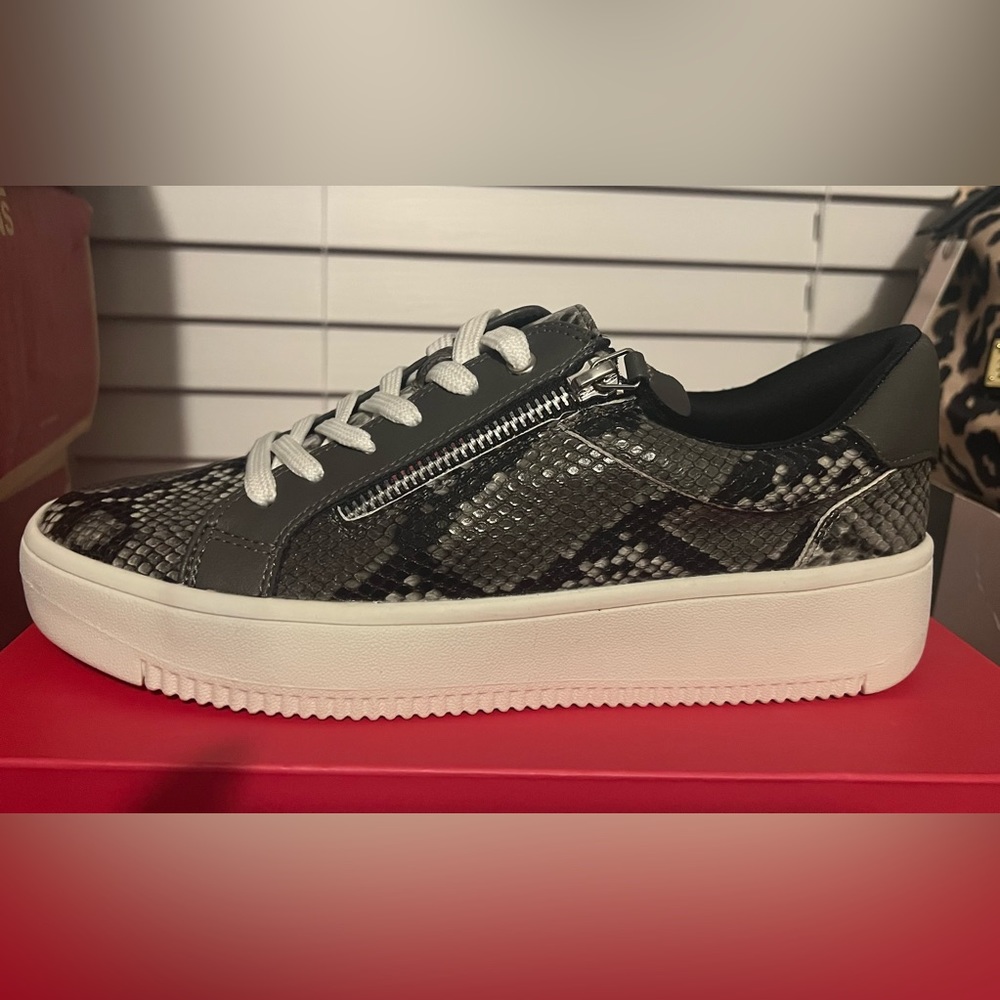 Snake print sneakers size 9 Womens